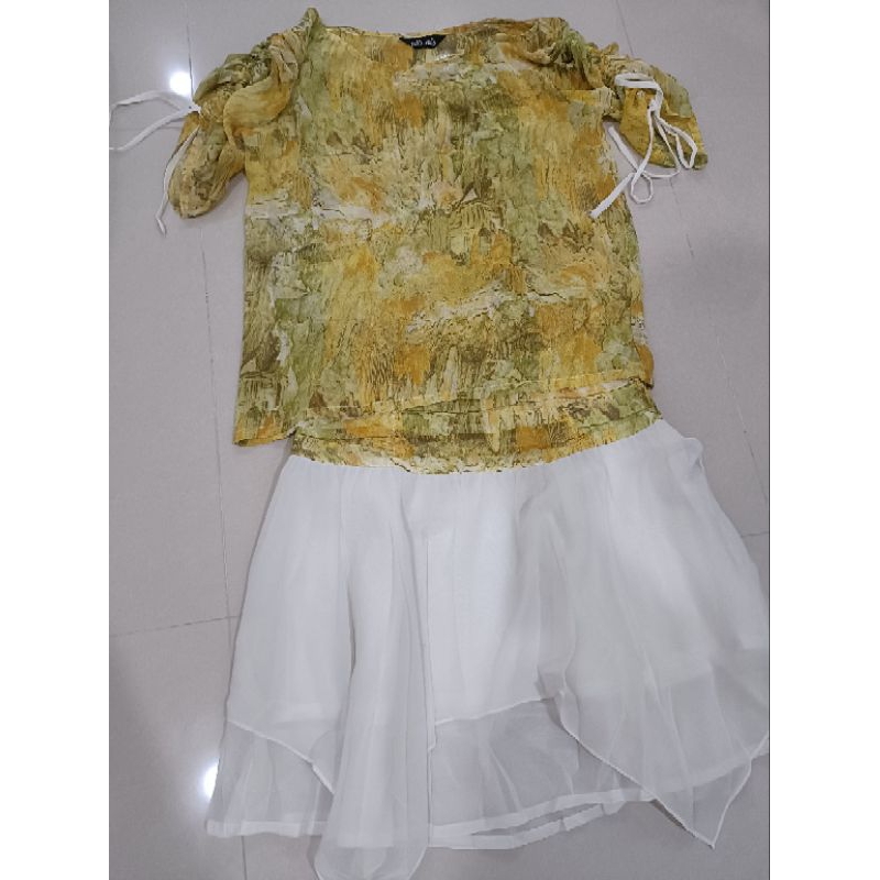 PRELOVED SET KUNING PUTIH BAJU ROK S2