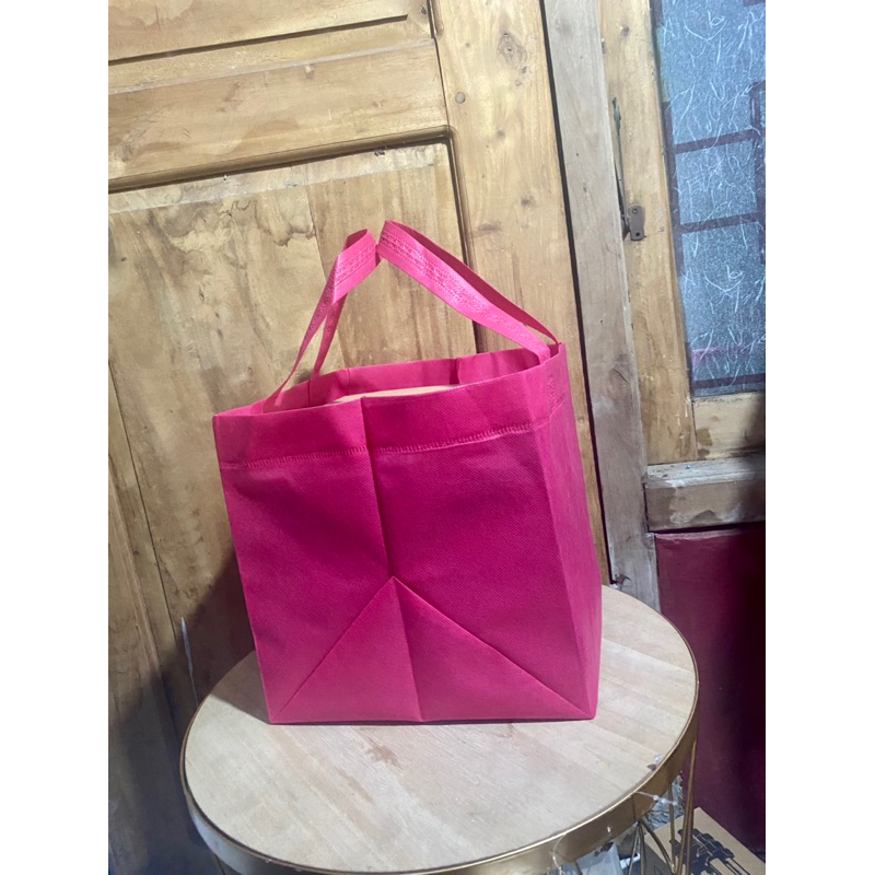 

(1 LUSIN = 12 PCS) GOODIE BAG HAJATAN SPUNBOND 60 GSM 22x22 CM TINGGI 25 CM/ TAS HAJATAN / GOODIEBAG / TAS SPUNBOND TERMURAH / TAS HAJATAN TERMURAH / TAS PARCEL / TAS HAMPERS / TAS BINGKISAN