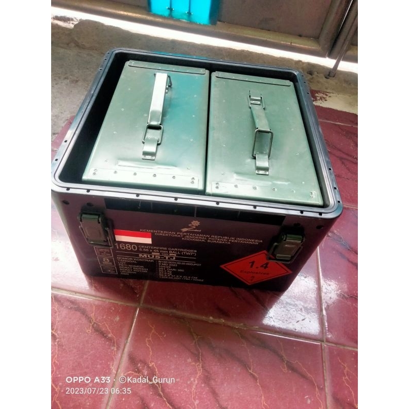 

Paketan Box Army Plastik Besar 1 Pcs + 2 Box besi kecil