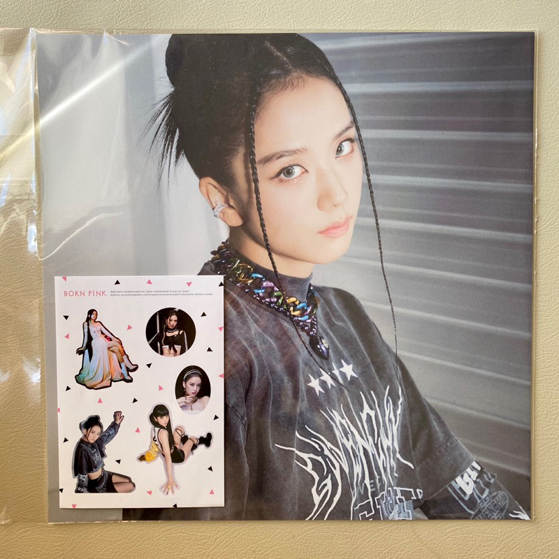 BLACKPINK JISOO BORN PINK VINYL INCLUSION — large photocard, sticker limited edition official pc