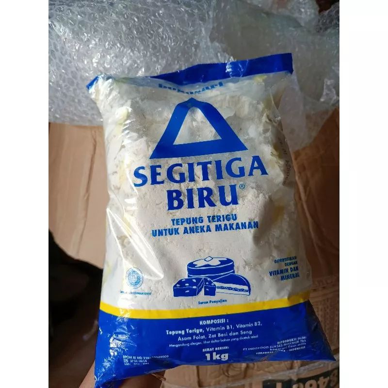 

Tepung terigu Segitiga biru kemasan 1 Kg
