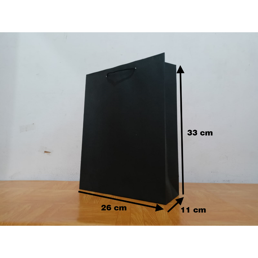 

Paperbag Hitam - bahanJemani Hitam 210 gr - 26cm x 12cm x 33cm