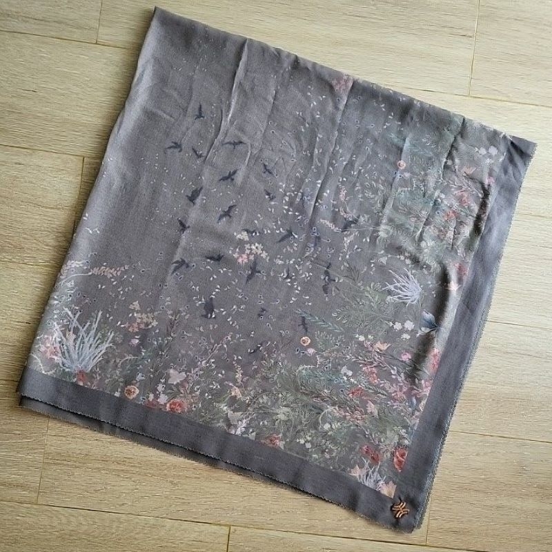 preloved hida hasan scarf buttonscarves