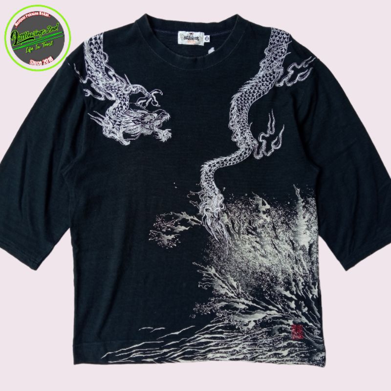 KAOS SUKAJAN KARAKURI TAMASHII LENGAN 3/4 BORDIR MIX PRINT ORIGINAL SECOND