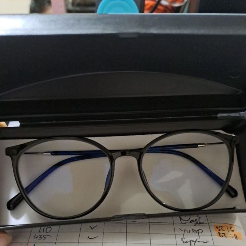 Kacamata minus kanan 0.5 kiri normal preloved