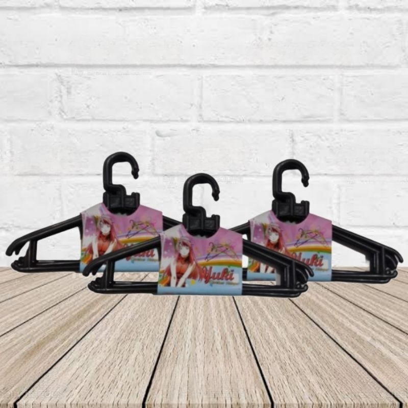 Yuki hanger hitam plastik tebal 6 pcs - 075