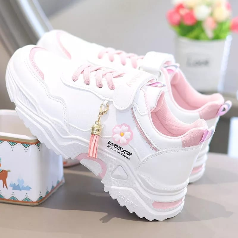 Sepatu Anak Sneakers Perempuan Perekat Tali Bunga Warior