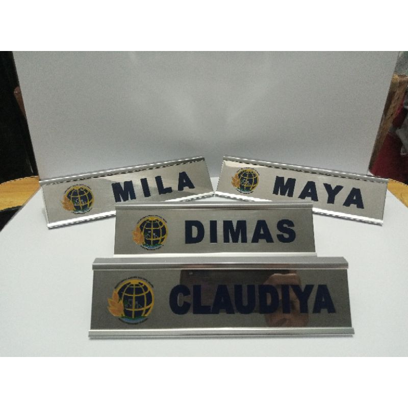 

NAME DESK CUSTOM/NAMA MEJA KANTOR PERUSAHAAN CUSTOM/NAME DESK MURAH/NAME PLATE STAINLESS/NAME PLATE KUNINGAN CUSTOM/PLATE STAINLESS CUSTOM