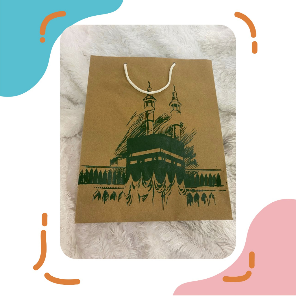 

PAPER BAG MURAH uk 20 x 25 TAS SOUVENIR oleh oleh haji dan umroh perLUSIN