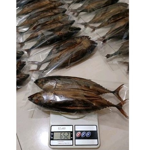 

IKAN CAKALANG ASAP 2/3 ekor tergantung musim