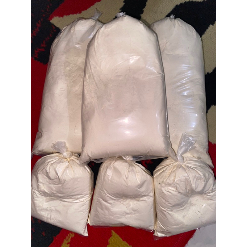 

Tepung Terigu Lencana Merah 1/4 1/2 1kg