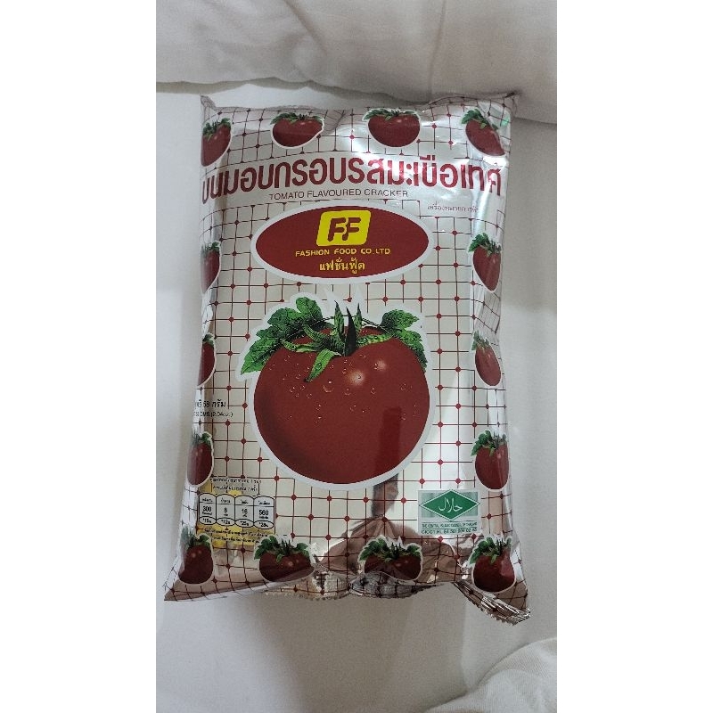 

jisoo blackpink snack cracker