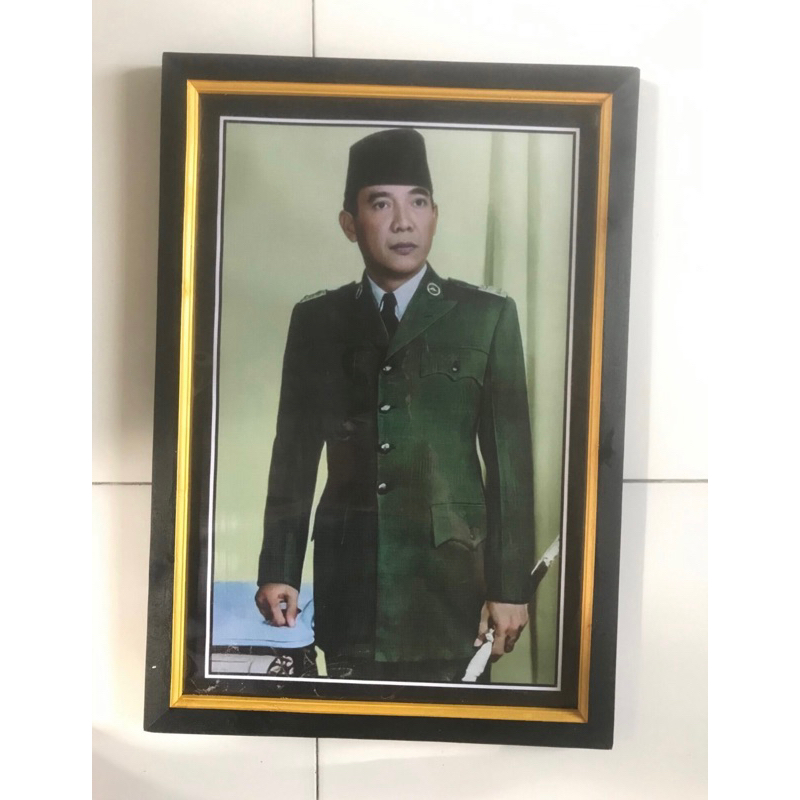 Hiasan Dinding Lukisan Cetak ir soekarno jaz hijau plus bingkai