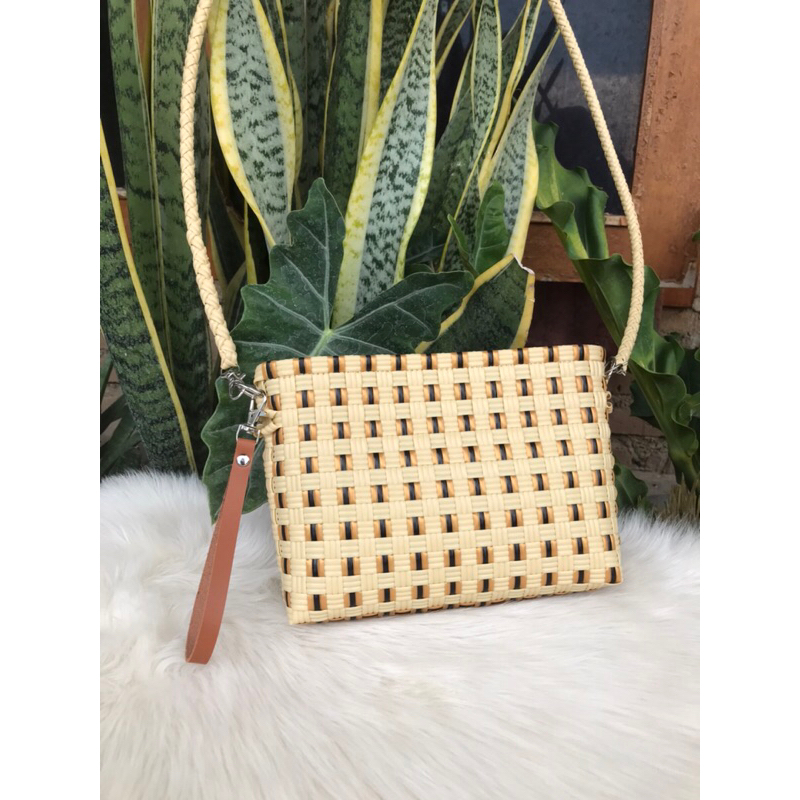 Tas Selempang Wanita Tas Slempang Anyaman Plastik Sling Bag HP