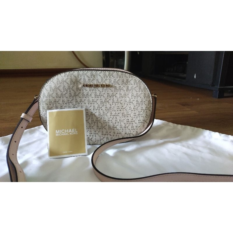 michael kors jetset oval medium preloved