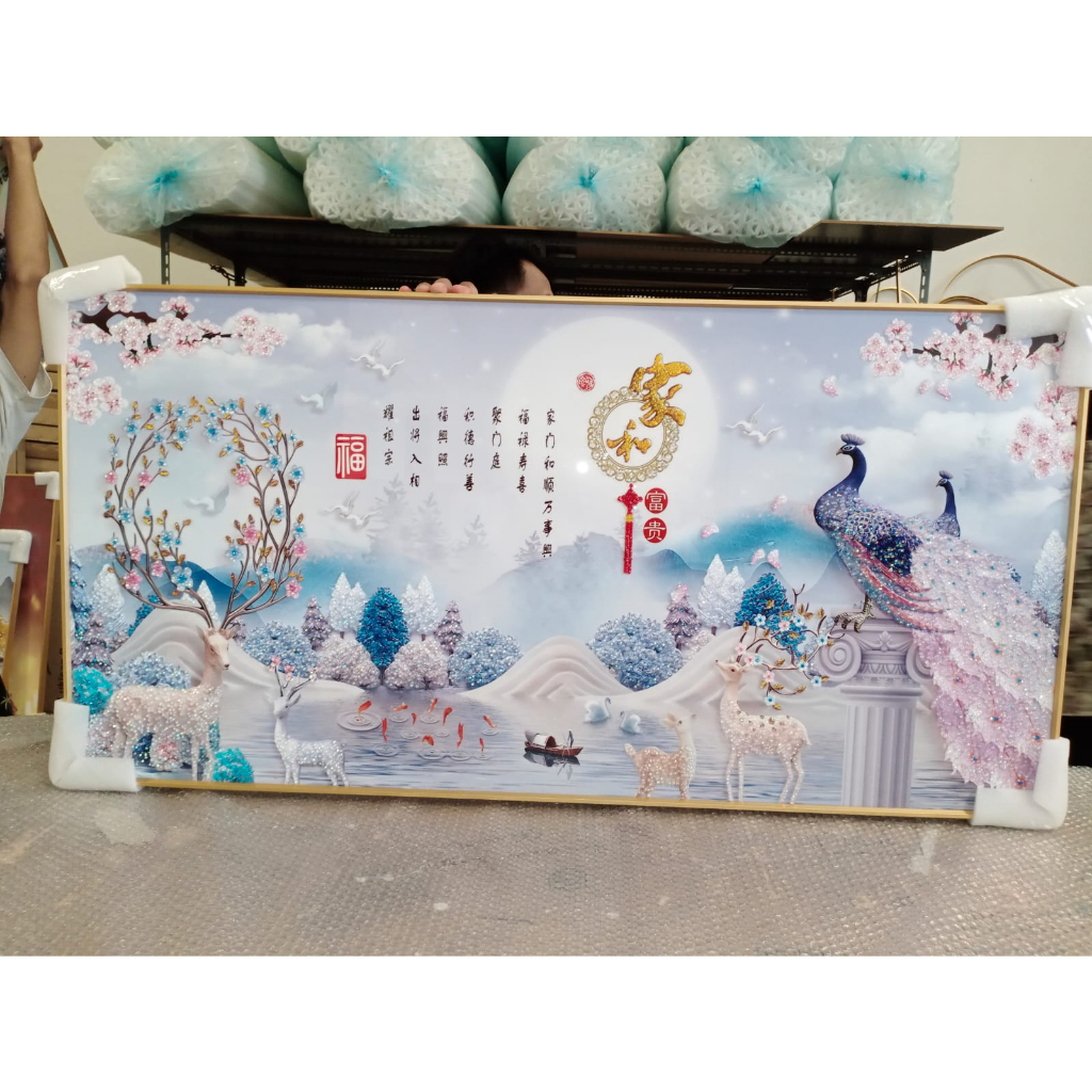 Lukisan Porcelain Diamond 5d rusa dan merak