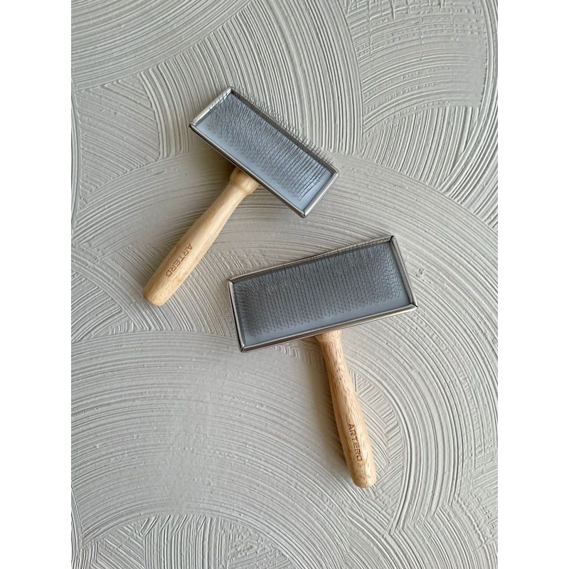 Artero Wooden Slicker Brush