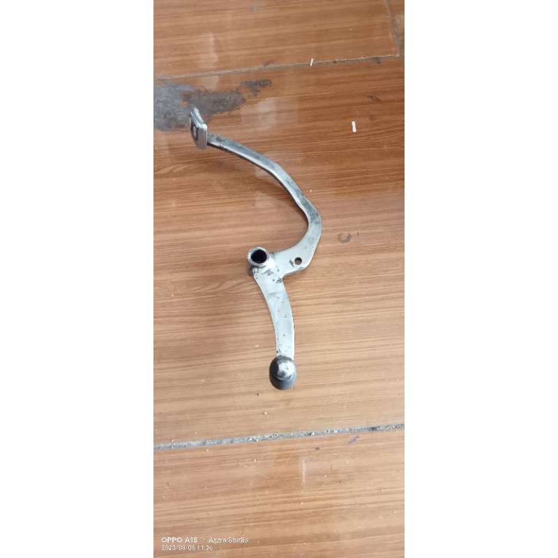 pedal operan gigi byson