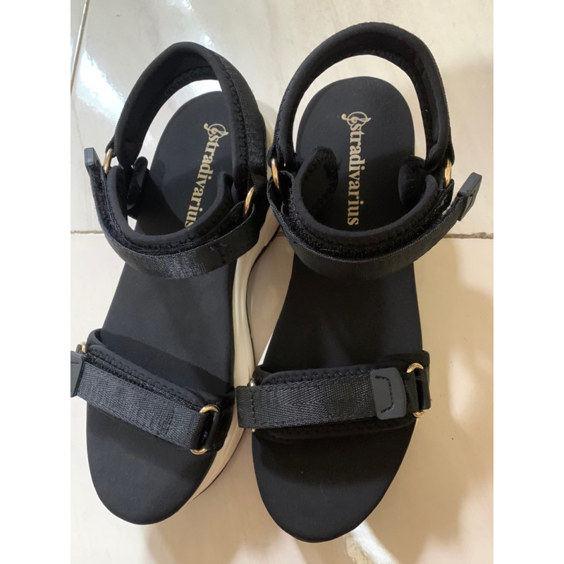 SOLD OUT‼️PRELOVED SENDAL STRADIVARIUS