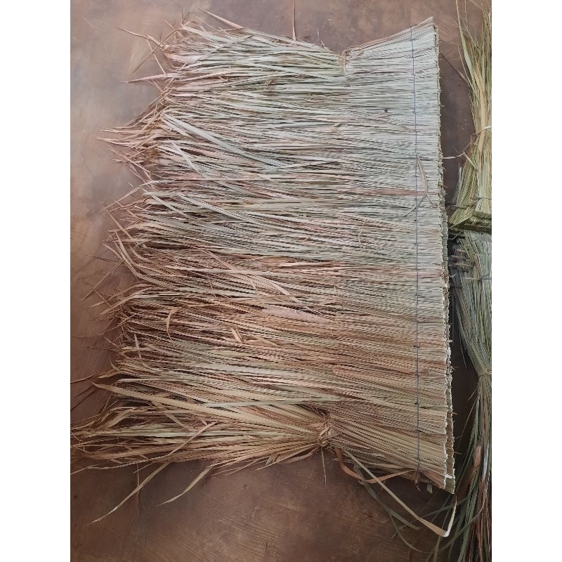 Atap ilalang (cocok nuansa seni pedesaan)