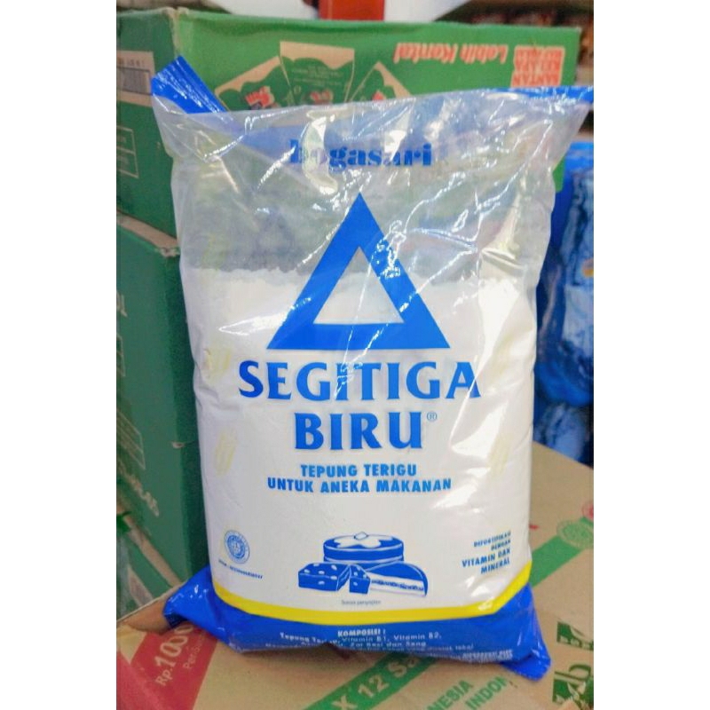 

tepung terigu segitiga biru Bogasari 1kg