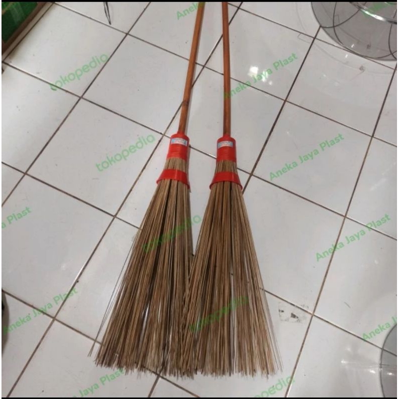 Sapu Lidi Gagang Kayu Super / Sapu Lidi Taman Gagang Kayu