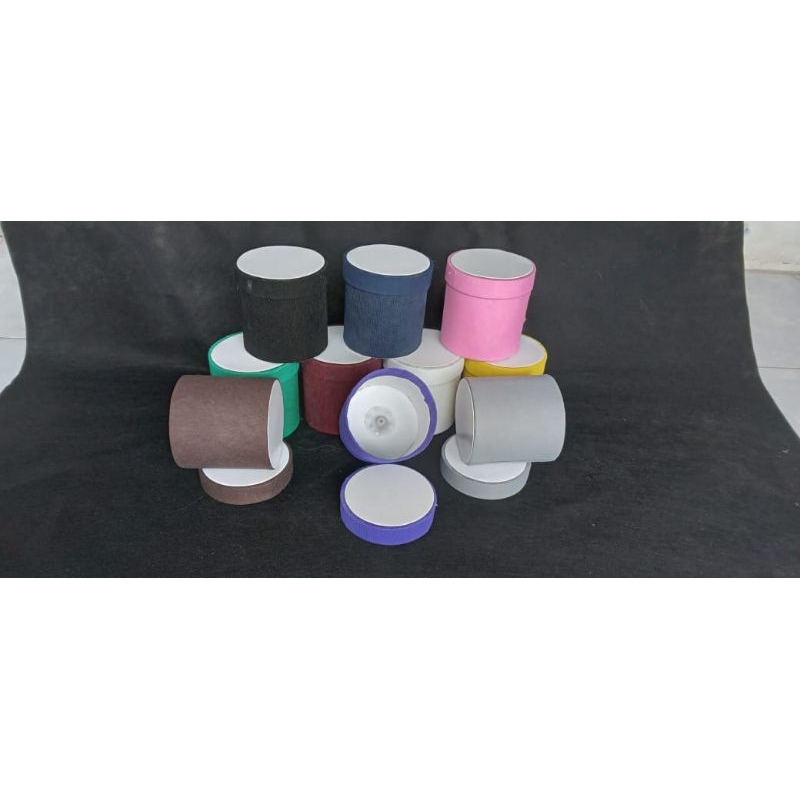

Roundbox 9cm untuk buket balom mini sudah di lengkapi conector pemasang stik balon di dasar roundbox