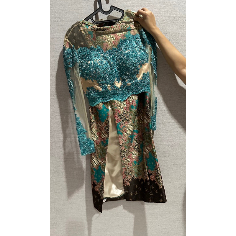 Kebaya biru muda