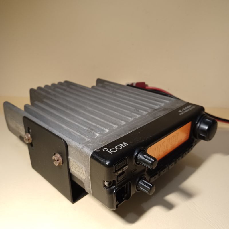 RIG ICOM IC 2200 SILVER 60 WAT SECOND