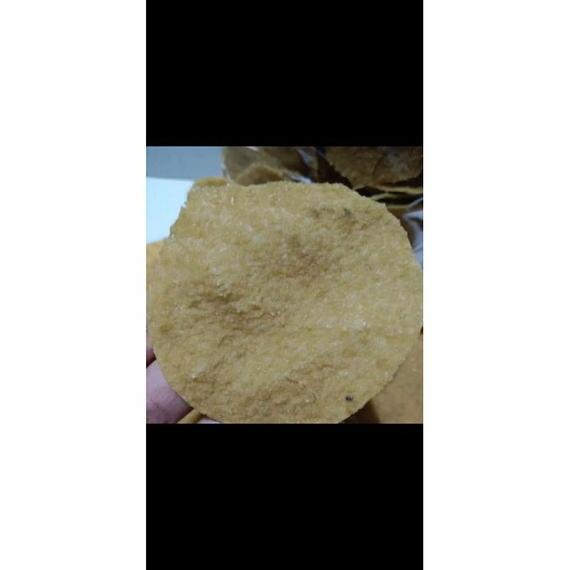 

1kg krupuk Gendar Bawang makanan jadul enak, renyah, asin dan gurihSiap goreng, tidak usah dijemur Size Besar Bulat Diameter -+10cm- Renyah, Gurih, Kering, dan Tipis- Siap goreng Kualitas dan rasa terjamin
