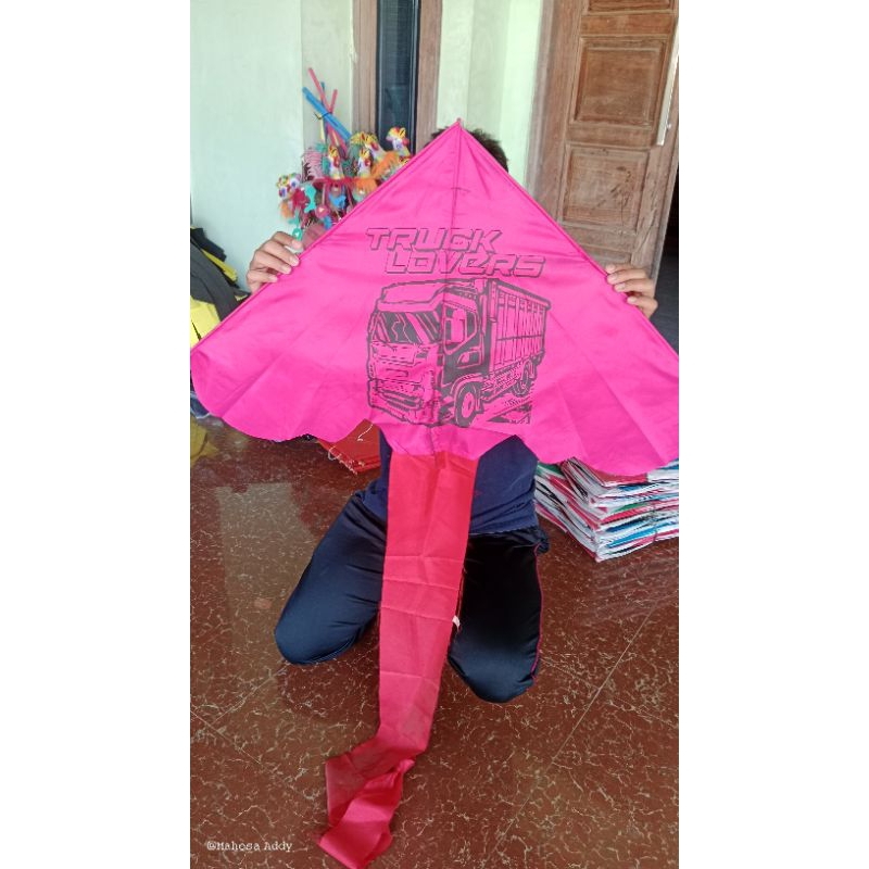 Layangan Kain Karakter / Layangan Kain Murah / Layangan Lipat / Mainan Anak Layang Layang