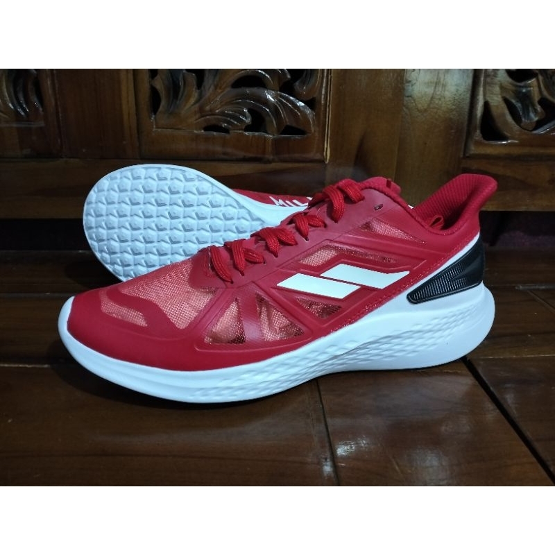 Sepatu Running Mills Treximo Saga