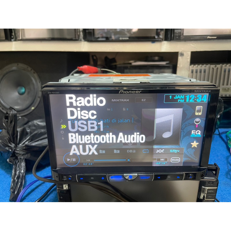 Head unit Pioneer AVH P8450BT seri 8