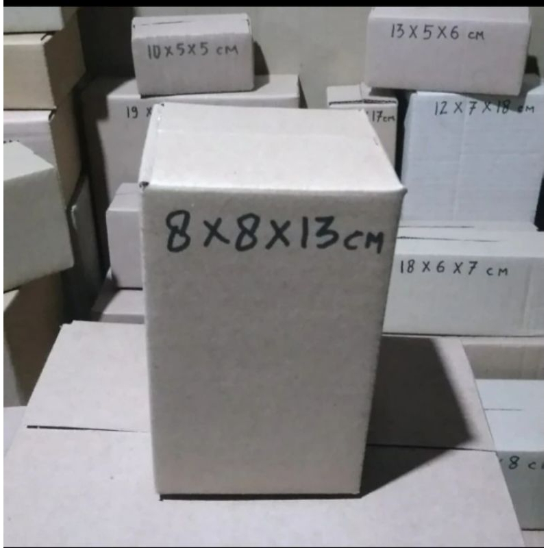 

Kardus packing box ukuran 8x8×13 cm