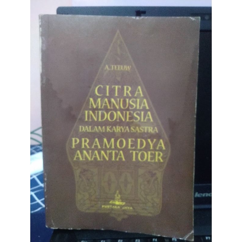 Citra Manusia Indonesia dalam Karya Sastra Pramoedya Ananta Toer, by A. Teeuw.. Buku Original.