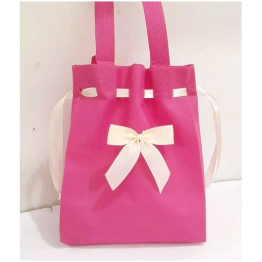 Tas Serut Souvenir Spunbond Tebal Pita Size 20x30cm GoodieBag Ulang Tahun Sovenir Imut