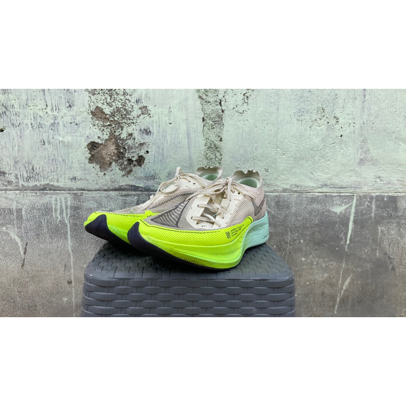 nike zoomX vaporfly next% 2 sepatu lari original preloved mulus