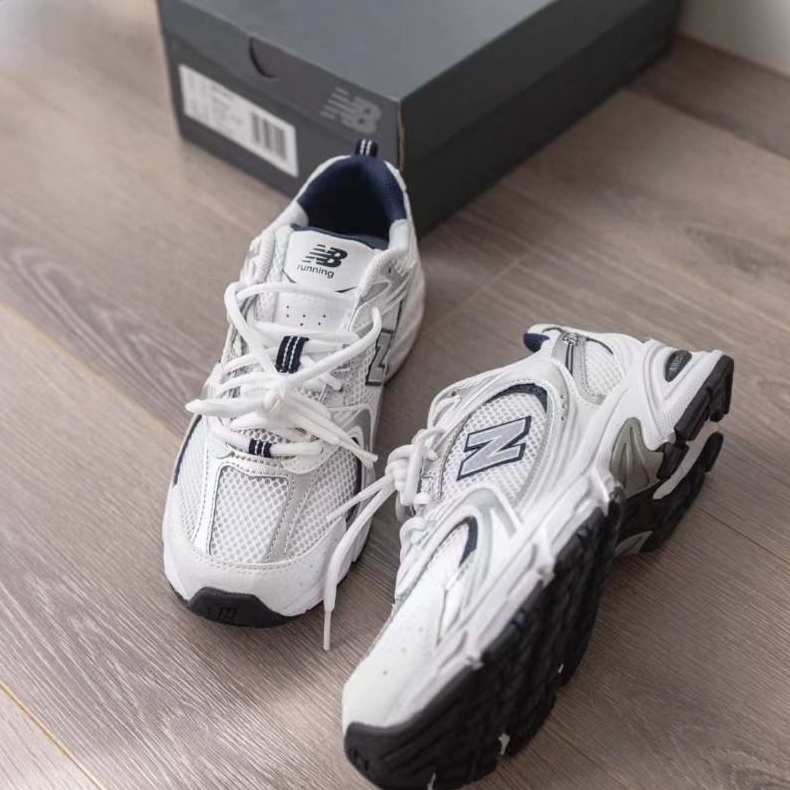 Sepatu sport NB 530