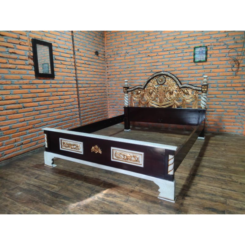 ARSHAVINA - Dipan Kayu Jati Ukiran Jepara - Ranjang Kayu Jati Ukiran Jepara - INDOJAVAMEUBLE