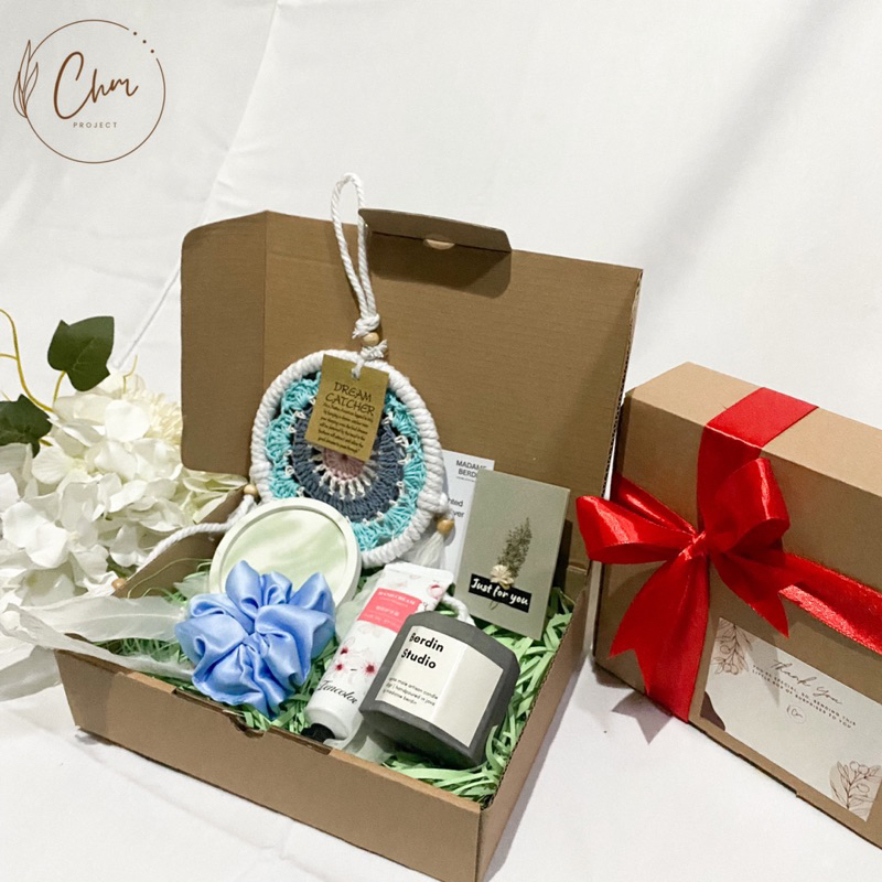 

Hampers Gift Box Freesia