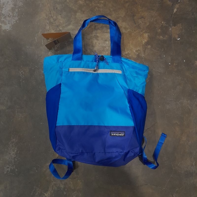 Patagonia ultralight Black Hole TotePack Baby Blue