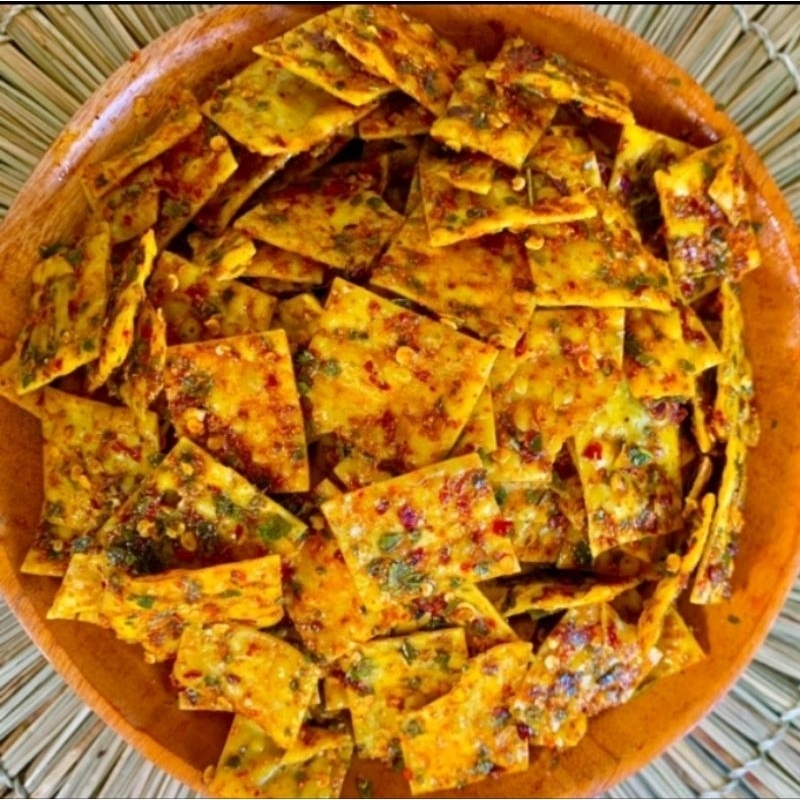 

keripik pangsit pedas
