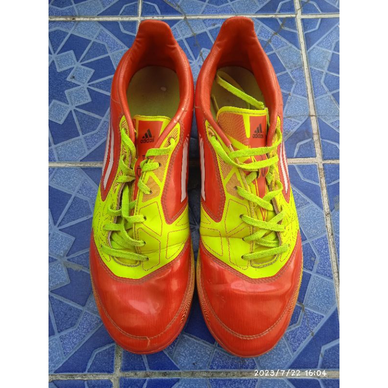 Sepatu Bola Adidas f50/f10 merah kuning ukuran 43⅓