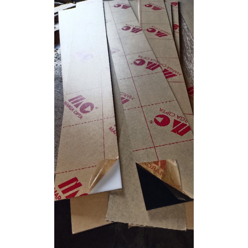 

Lembaran Akrilik 11x81cm