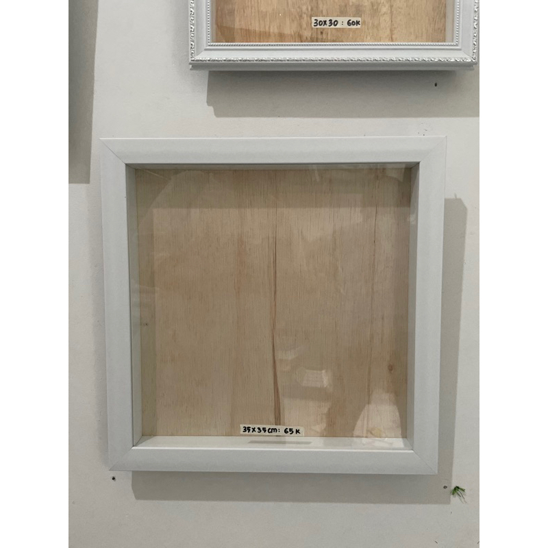 Pigura/Frame foto 3D Putih & motif serat kayu ukuran 12R(30x40)cm + Kaca Akrilik antipecah
