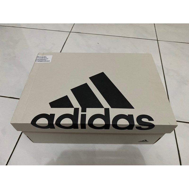 adidas TENNIS Advantage Shoes Wanita GW4845