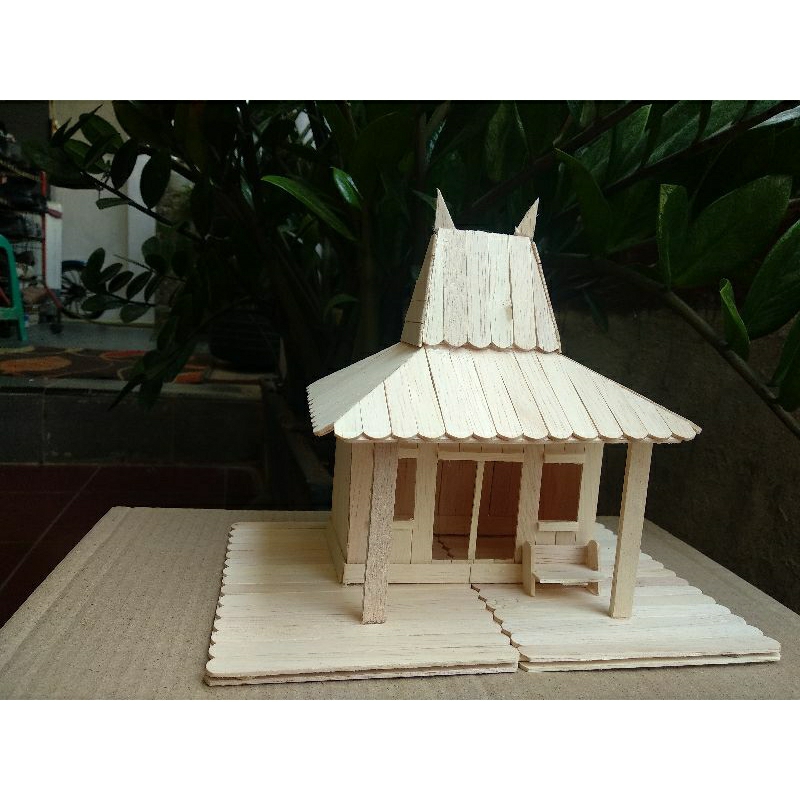 Prakarya Maket Miniatur Rumah Adat Jawa Timur dari Stik Es Krim
