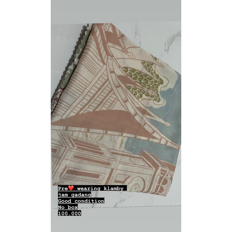 Gadang scarf wearing klamby