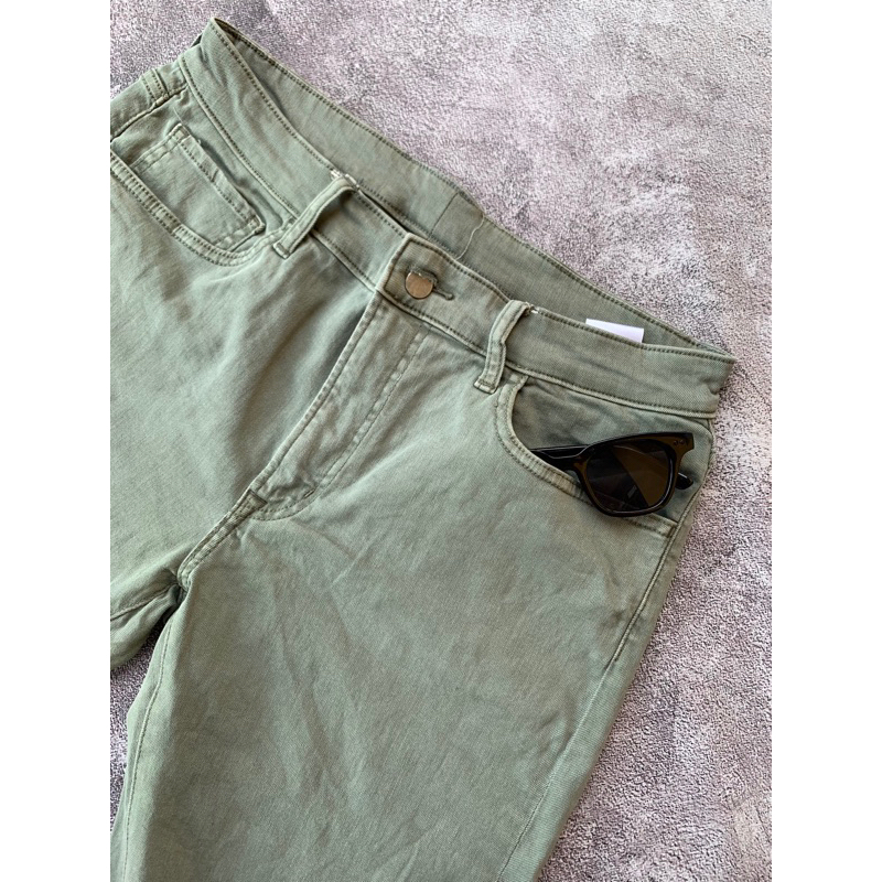 Celana/ jeans/ chino/ selvedge/ casual/ thrifting/ thriftshop/ Uniqlo green
