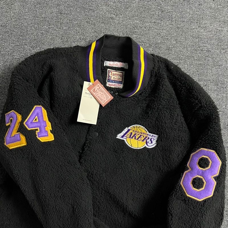 JAKET SHERPA VARSITY BOMBER LAKERS 24 08 FULLTAG